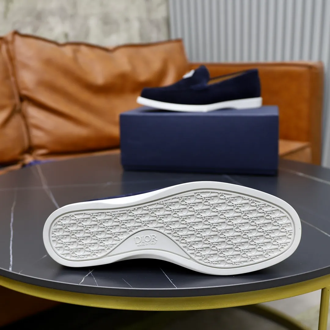 Ex-factory price: 540🙅‍♂️🙅‍♂️🙅‍♂️ Brand: Dior DIOR Standard code: Men's code 38/44 (45 can be customized) Grade: Same as the official website Material: Original cowhide stitching, cowhide lining, original TPU wear-resistant soft outsole Style categories: Leisure and sports version, footwear for driving, young fashion, European and American trends, British style Color: actual picture color